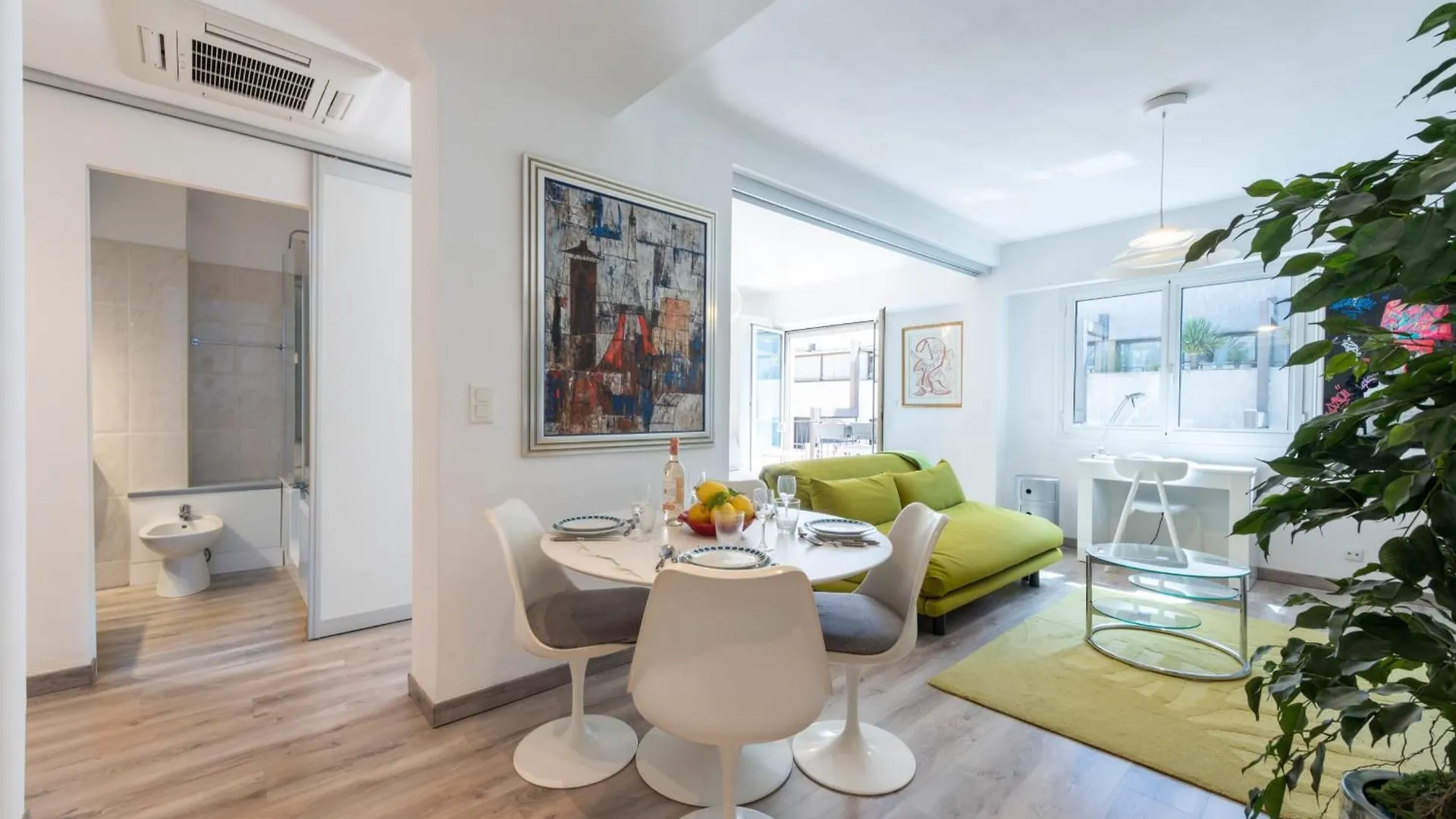 Bright Apartment In The Heart Of カンヌ フランス